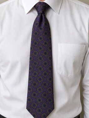 Hunting Horn Vintage Tie Purple Geometric Medallion Classic EUC